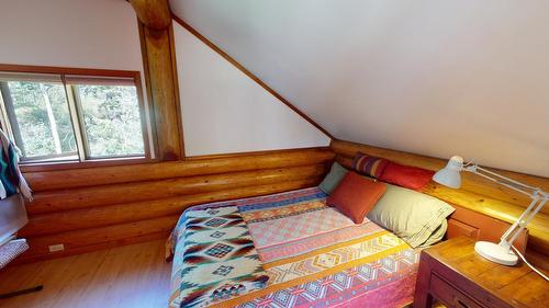 1561 Lavallee Road, Golden, BC - Indoor Photo Showing Bedroom