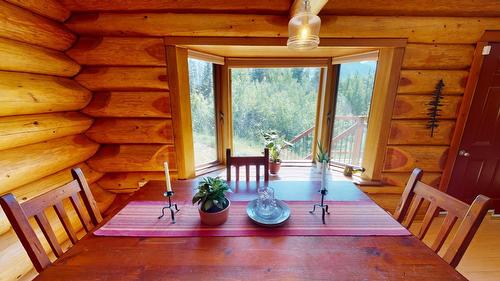1561 Lavallee Road, Golden, BC - Indoor Photo Showing Dining Room