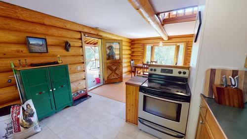 1561 Lavallee Road, Golden, BC - Indoor Photo Showing Kitchen