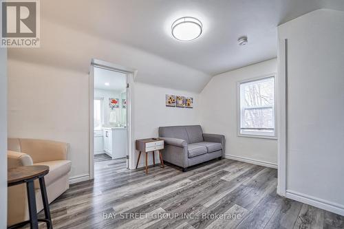 5241 Kitchener St, Niagara Falls, ON - Indoor Photo Showing Living Room