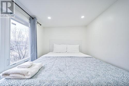 5241 Kitchener Street, Niagara Falls, ON - Indoor Photo Showing Bedroom