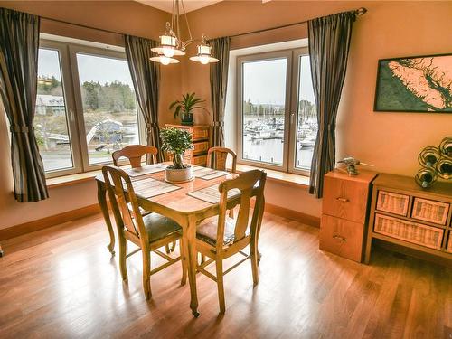 104-1917 Peninsula Rd, Ucluelet, BC - Indoor Photo Showing Dining Room