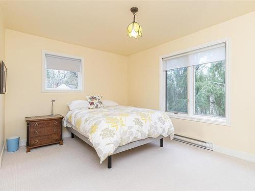 954 Terrace Ave, Victoria, BC - Indoor Photo Showing Bedroom