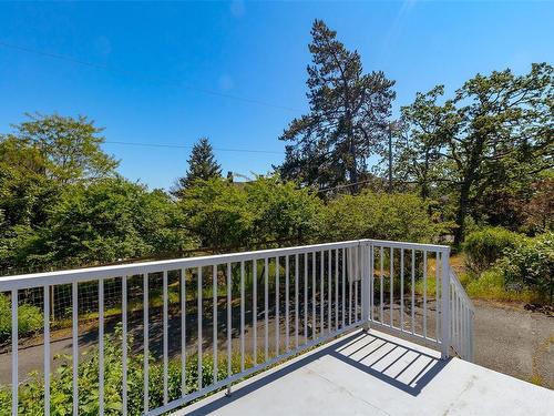 954 Terrace Ave, Victoria, BC - Outdoor