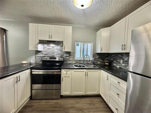 2425 9Th Ave, Port Alberni, BC - Indoor Photo Showing Kitchen With Double Sink