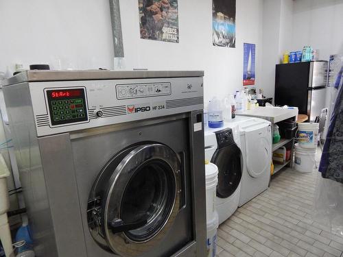 IntÃ©rieur - 750 Av. Ogilvy, Montréal (Villeray/Saint-Michel/Parc-Extension), QC - Indoor Photo Showing Laundry Room