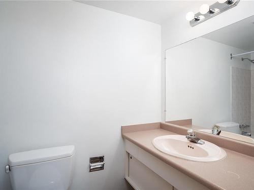 908 Cook St, Victoria, BC - Indoor Photo Showing Bathroom