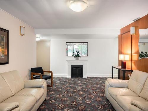 908 Cook St, Victoria, BC - Indoor Photo Showing Living Room