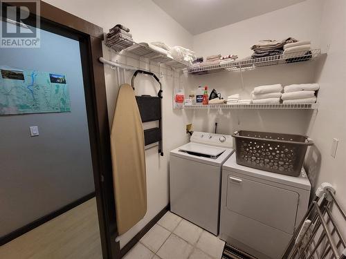 614 7Th Avenue, Keremeos, BC - Indoor Photo Showing Laundry Room