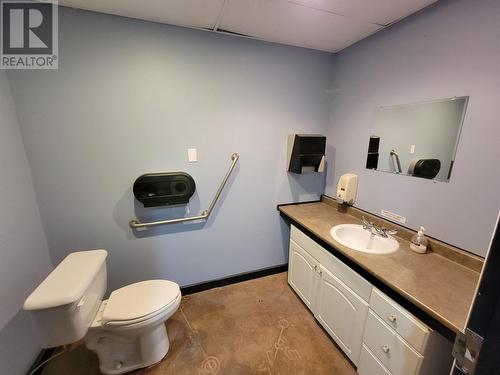 614 7Th Avenue, Keremeos, BC - Indoor Photo Showing Bathroom