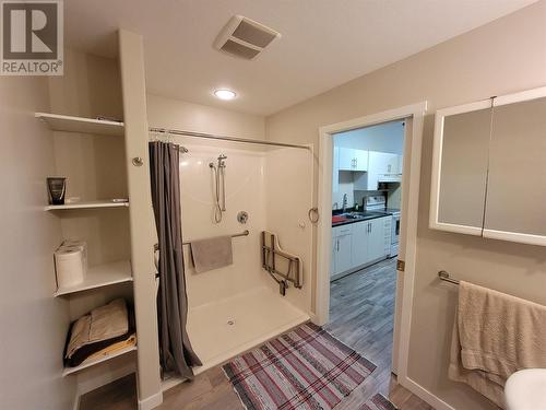 614 7Th Avenue, Keremeos, BC - Indoor Photo Showing Bathroom