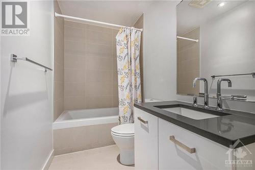 224 Lyon Street Unit#1414, Ottawa, ON - Indoor Photo Showing Bathroom