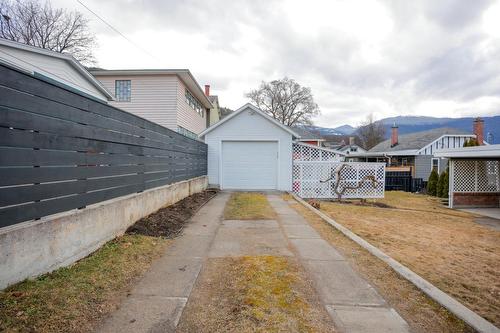 708 Elwyn Street, Nelson, BC - Outdoor With Exterior