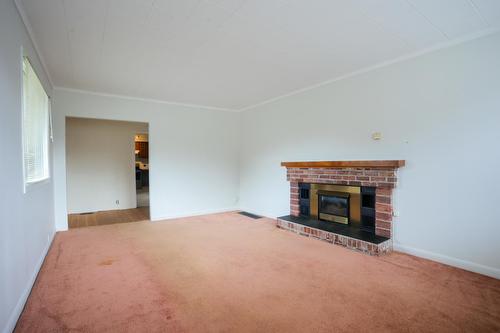 708 Elwyn Street, Nelson, BC - Indoor Photo Showing Living Room With Fireplace