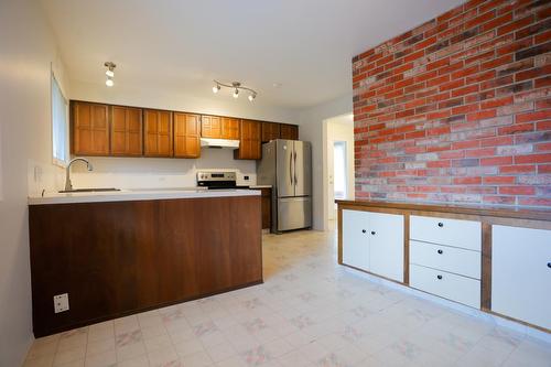 708 Elwyn Street, Nelson, BC - Indoor Photo Showing Kitchen