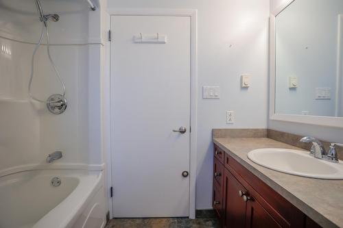 708 Elwyn Street, Nelson, BC - Indoor Photo Showing Bathroom