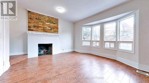 376 George St, Toronto, ON - Indoor With Fireplace