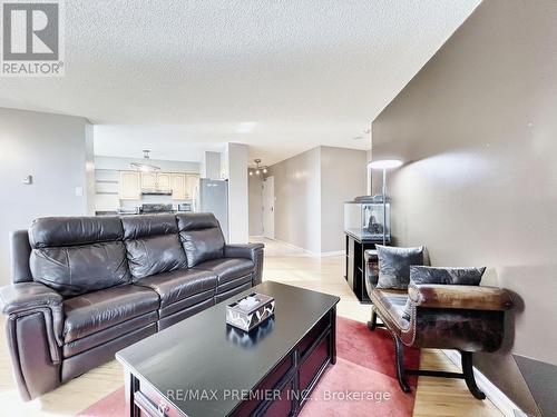 601 - 250 Queens Quay W, Toronto, ON - Indoor Photo Showing Living Room