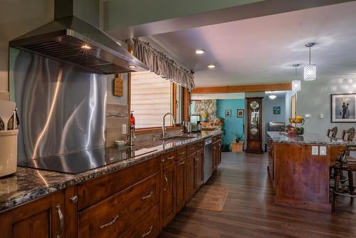 6158 Redfish Road, Nelson, BC - Indoor Photo Showing Kitchen