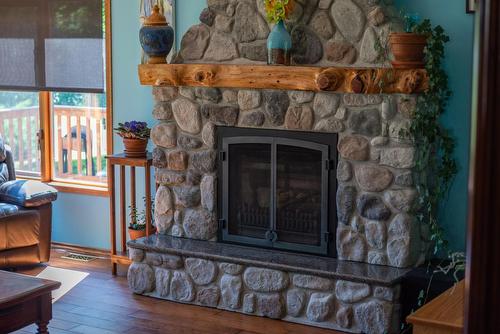6158 Redfish Road, Nelson, BC - Indoor Photo Showing Living Room With Fireplace