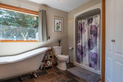 6158 Redfish Road, Nelson, BC - Indoor Photo Showing Bathroom