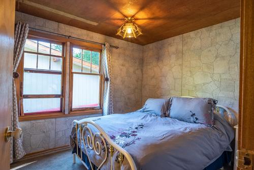 6158 Redfish Road, Nelson, BC - Indoor Photo Showing Bedroom