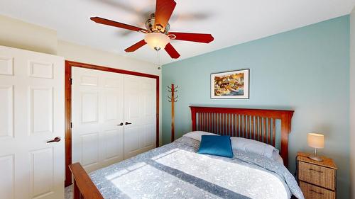 25 - 4878 Ridge Road, Radium Hot Springs, BC - Indoor Photo Showing Bedroom
