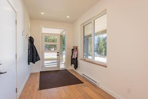 575 Larch Drive, Kaslo, BC - Indoor Photo Showing Other Room