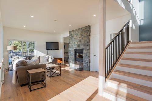 575 Larch Drive, Kaslo, BC - Indoor With Fireplace