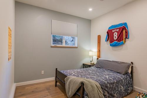 575 Larch Drive, Kaslo, BC - Indoor Photo Showing Bedroom