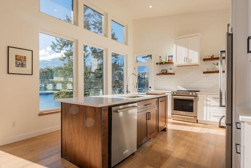 575 Larch Drive, Kaslo, BC - Indoor Photo Showing Kitchen With Upgraded Kitchen