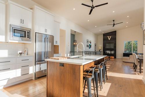 575 Larch Drive, Kaslo, BC - Indoor Photo Showing Kitchen With Upgraded Kitchen