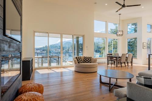 575 Larch Drive, Kaslo, BC - Indoor Photo Showing Living Room