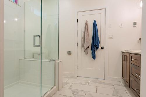 575 Larch Drive, Kaslo, BC - Indoor Photo Showing Bathroom