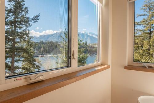 575 Larch Drive, Kaslo, BC - Indoor Photo Showing Other Room