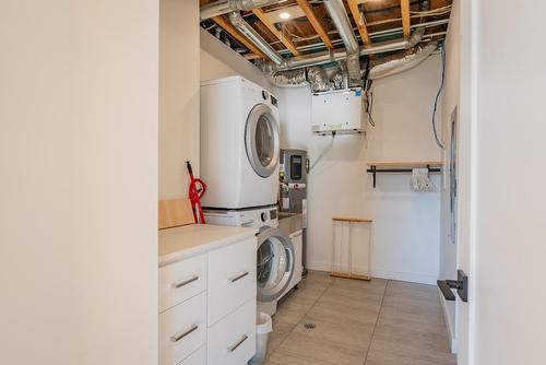 575 Larch Drive, Kaslo, BC - Indoor Photo Showing Laundry Room