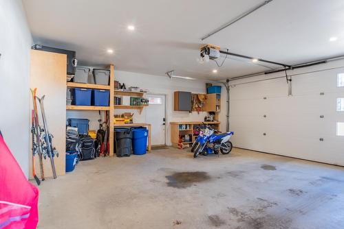 575 Larch Drive, Kaslo, BC - Indoor Photo Showing Garage