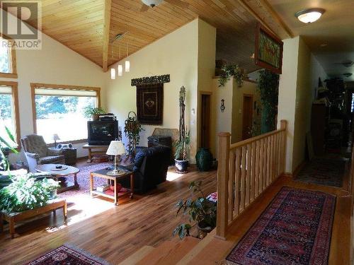 2540 Saloompt Road, Bella Coola, BC - Indoor Photo Showing Living Room