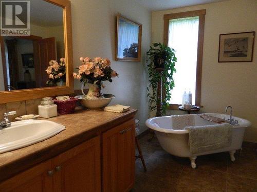 2540 Saloompt Road, Bella Coola, BC - Indoor Photo Showing Bathroom