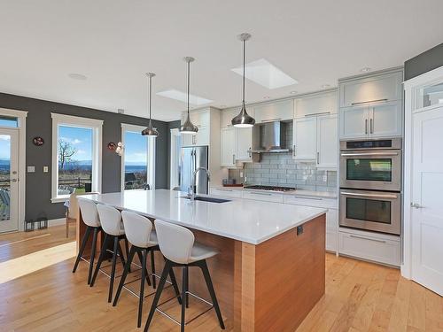 300 Connemara Rd, Comox, BC - Indoor Photo Showing Kitchen With Upgraded Kitchen