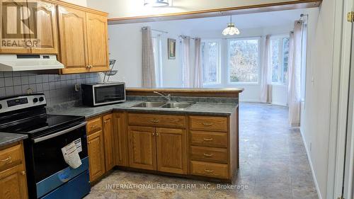 1258 Stacey Rd, Port Hope, ON - Indoor Photo Showing Kitchen With Double Sink