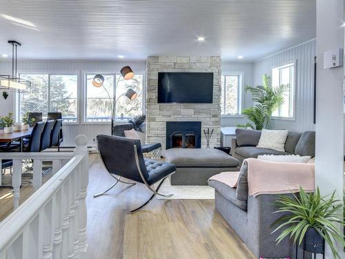 Salon - 22 Rue De La Pointe, La Minerve, QC - Indoor Photo Showing Living Room With Fireplace
