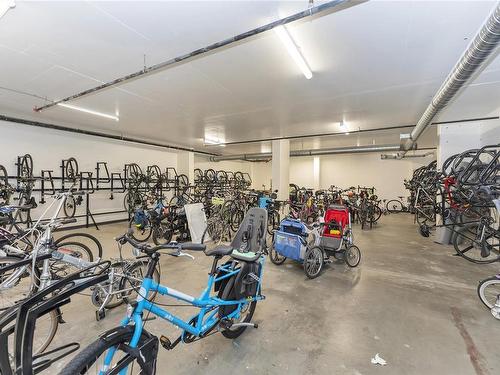 703-845 Johnson St, Victoria, BC - Indoor Photo Showing Garage