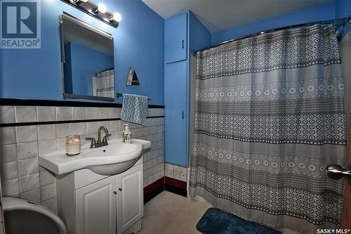 655 4Th Street E, Prince Albert, SK - Indoor Photo Showing Bathroom