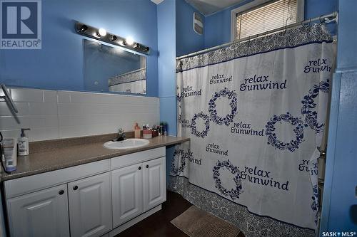 655 4Th Street E, Prince Albert, SK - Indoor Photo Showing Bathroom