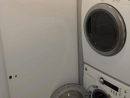 Salle de lavage - 604-1181 Rue Bishop, Montréal (Ville-Marie), QC - Indoor Photo Showing Laundry Room