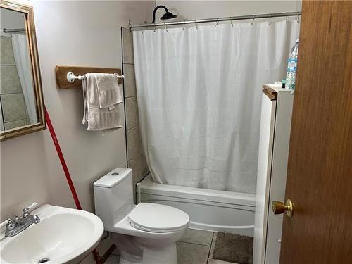 115 3Rd Street, Brandon, MB - Indoor Photo Showing Bathroom