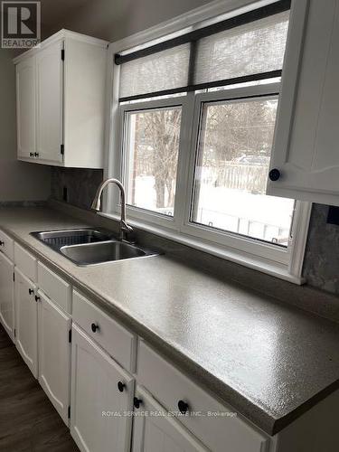 1095 Western Avenue, Peterborough, ON - Indoor Photo Showing Kitchen With Double Sink