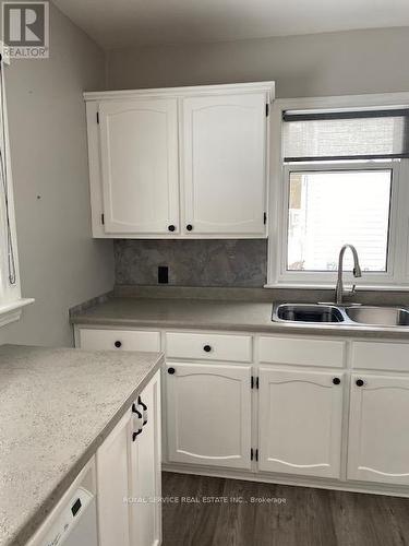 1095 Western Avenue, Peterborough, ON - Indoor Photo Showing Kitchen With Double Sink
