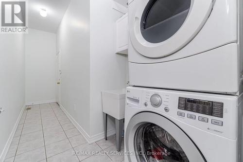 44 Maisonneuve Blvd, Brampton, ON - Indoor Photo Showing Laundry Room